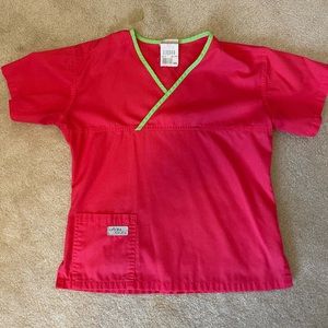 Urbane scrub top, size small